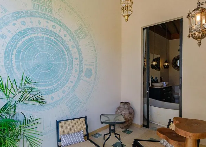 Brand New Charming 1 Bedroom With Private Pool