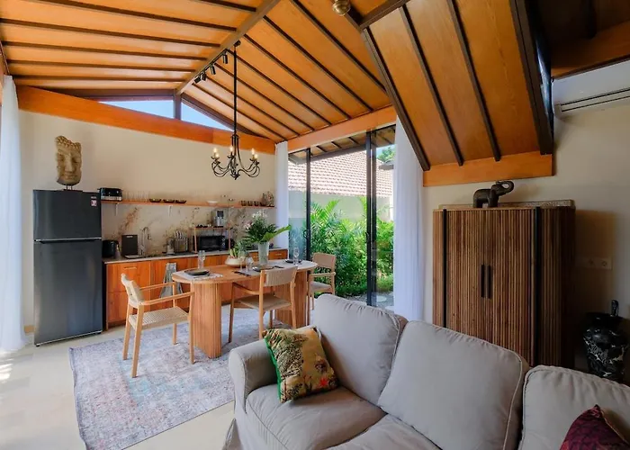 Brand New Charming 1 Bedroom With Private Pool *