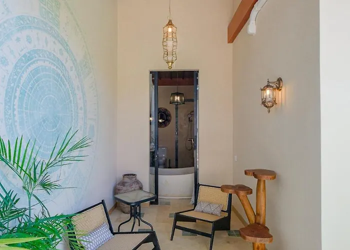 Brand New Charming 1 Bedroom With Private Pool *