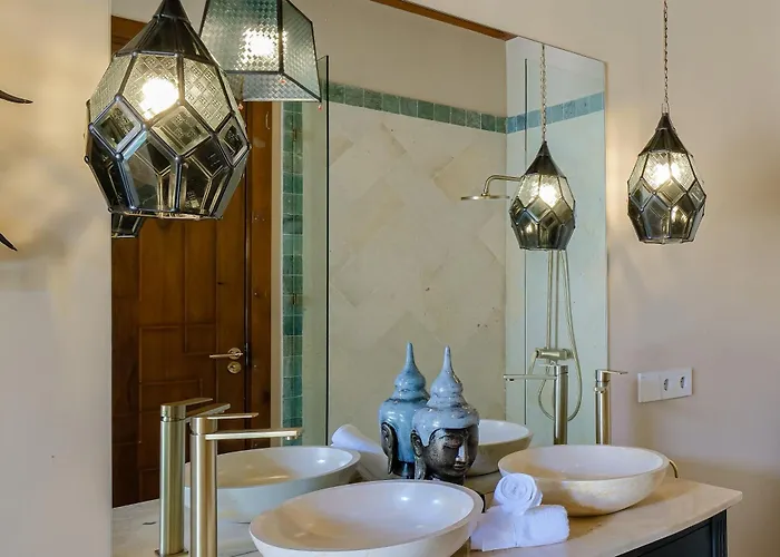 Brand New Charming 1 Bedroom With Private Pool *