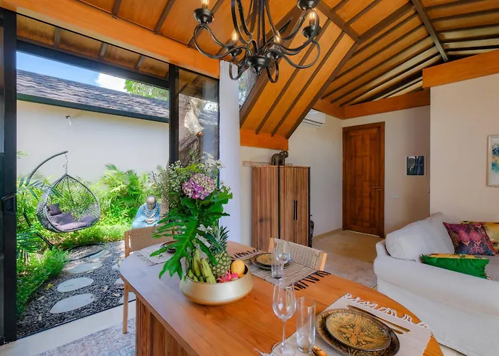 Brand New Charming 1 Bedroom With Private Pool *