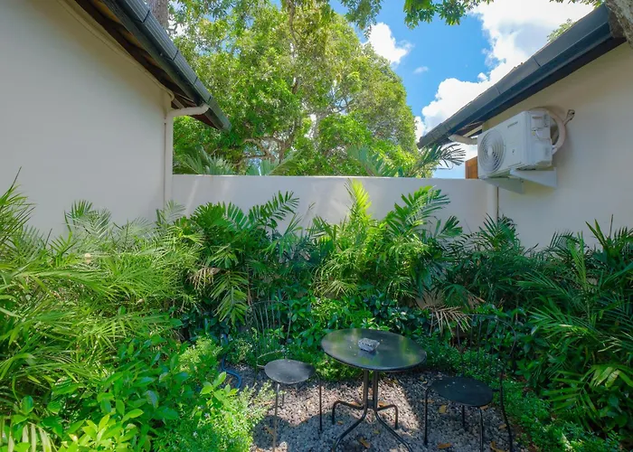 Brand New Charming 1 Bedroom With Private Pool *